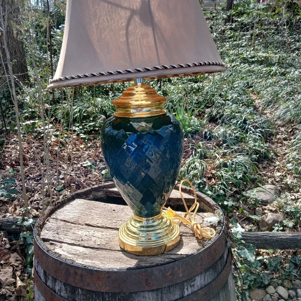 Vtg Hollywood Regency Large ceramic lamp in emerald green with gold accent